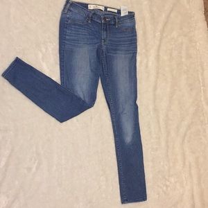 size 1 low rise skinny jeans from hollister//